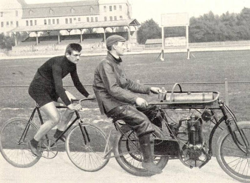 Des cyclistes